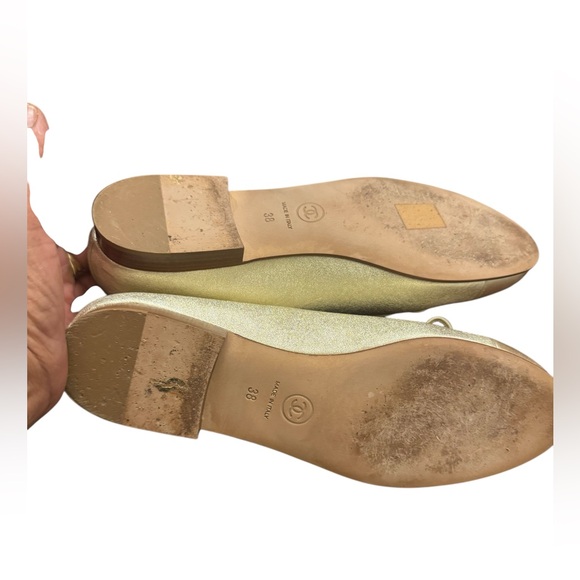 CHANEL Metallic Gold Flats - Picture 6 of 7